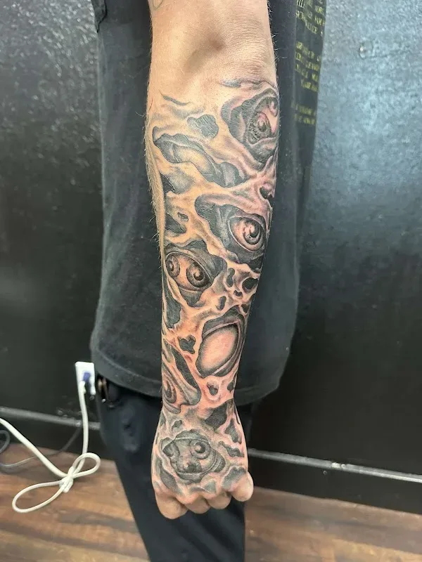 Whitt's True Tattoo & Piercings Collective — Tattoo shop in Knoxville